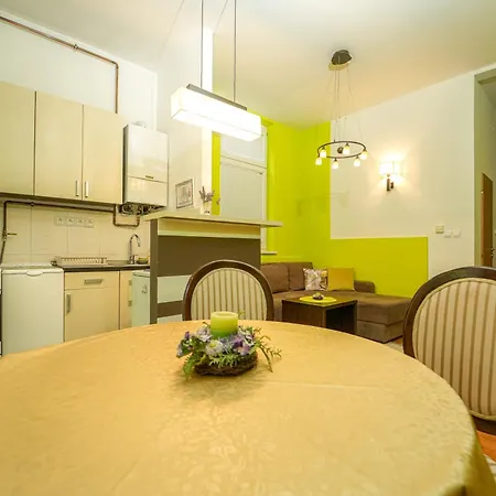 1bdr In Heart Of Center Apartman