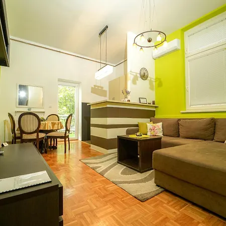 1bdr In Heart Of Center *