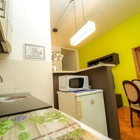1bdr In Heart Of Center * Sarajevo