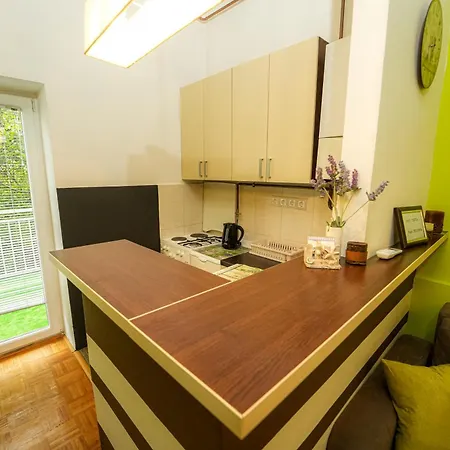 1bdr In Heart Of Center